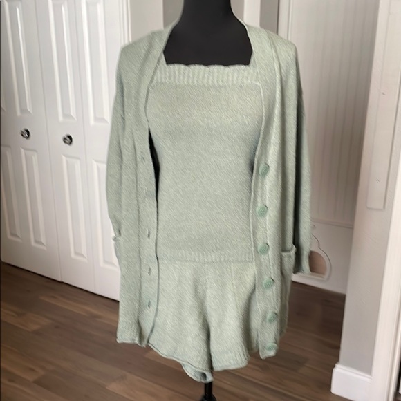 LC Lauren Conrad 4 piece sweater set (Cardigan, tank, joggers, shorts) - Picture 7 of 9